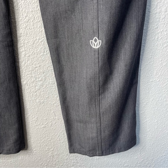 FIGS Kade Graphite Cargo Scrub Pants Size Medium - Picture 7 of 8